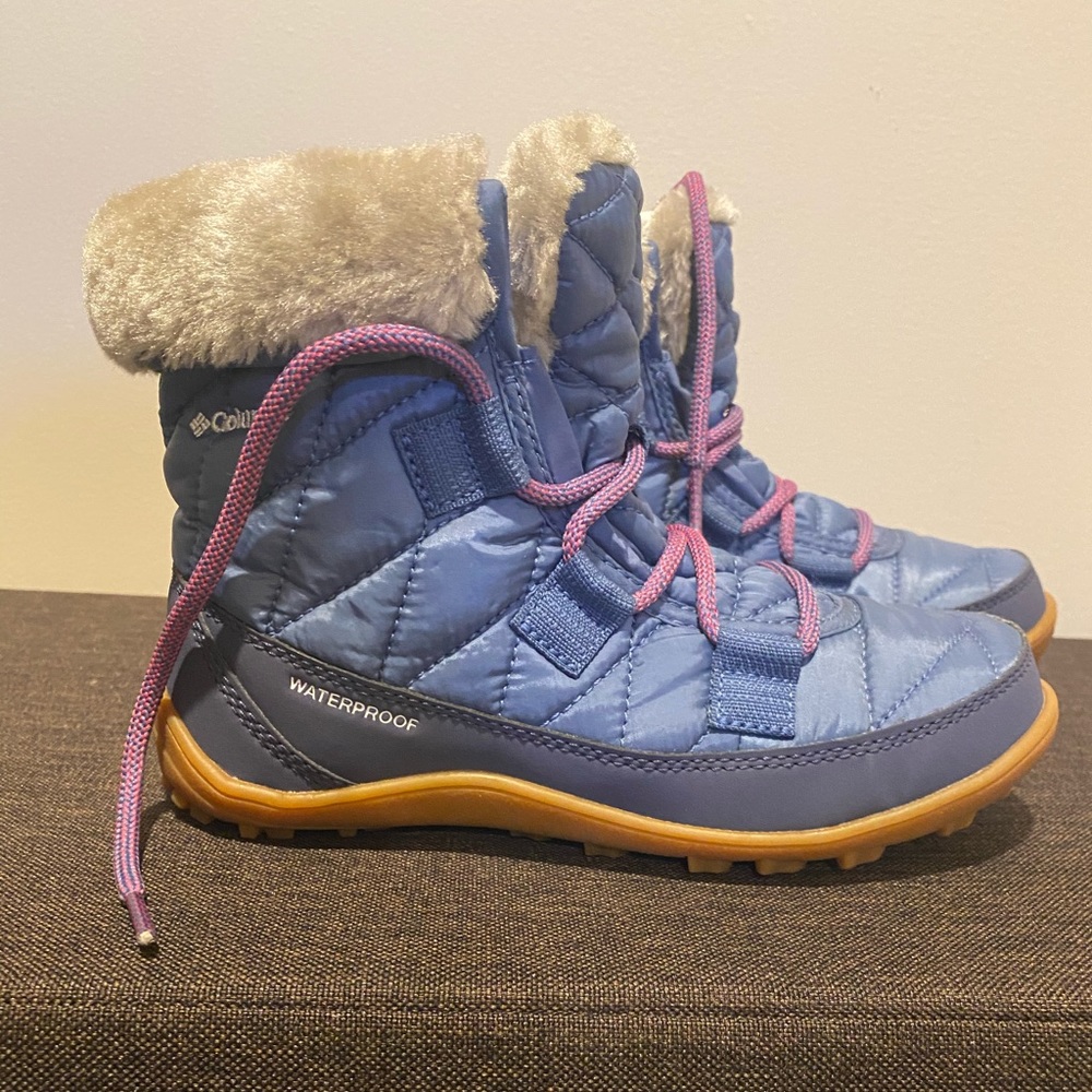 Columbia omni grip girls booties.